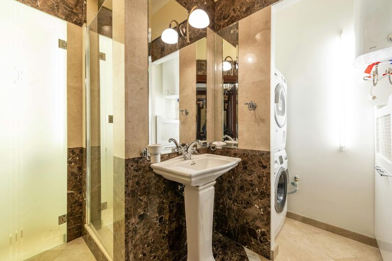 Tips for Organizing a Small Living Space to Maximize Comfort and Functionality